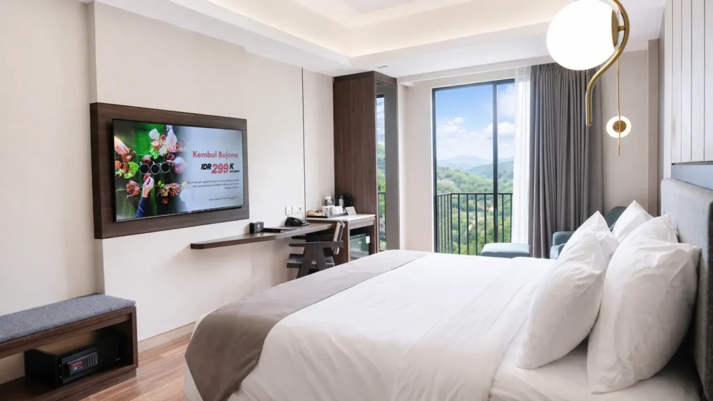 EXECUTIVE ROOM