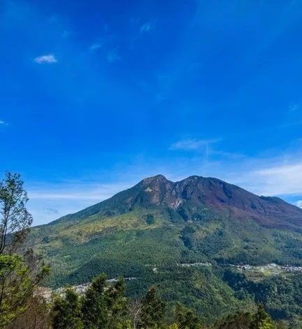 Pemandangan Gunung Lawu rekomendasi hotel Tawangmangu