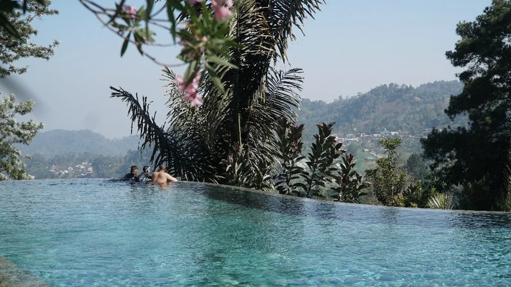 Infinity Pool rekomendasi hotel Tawangmangu