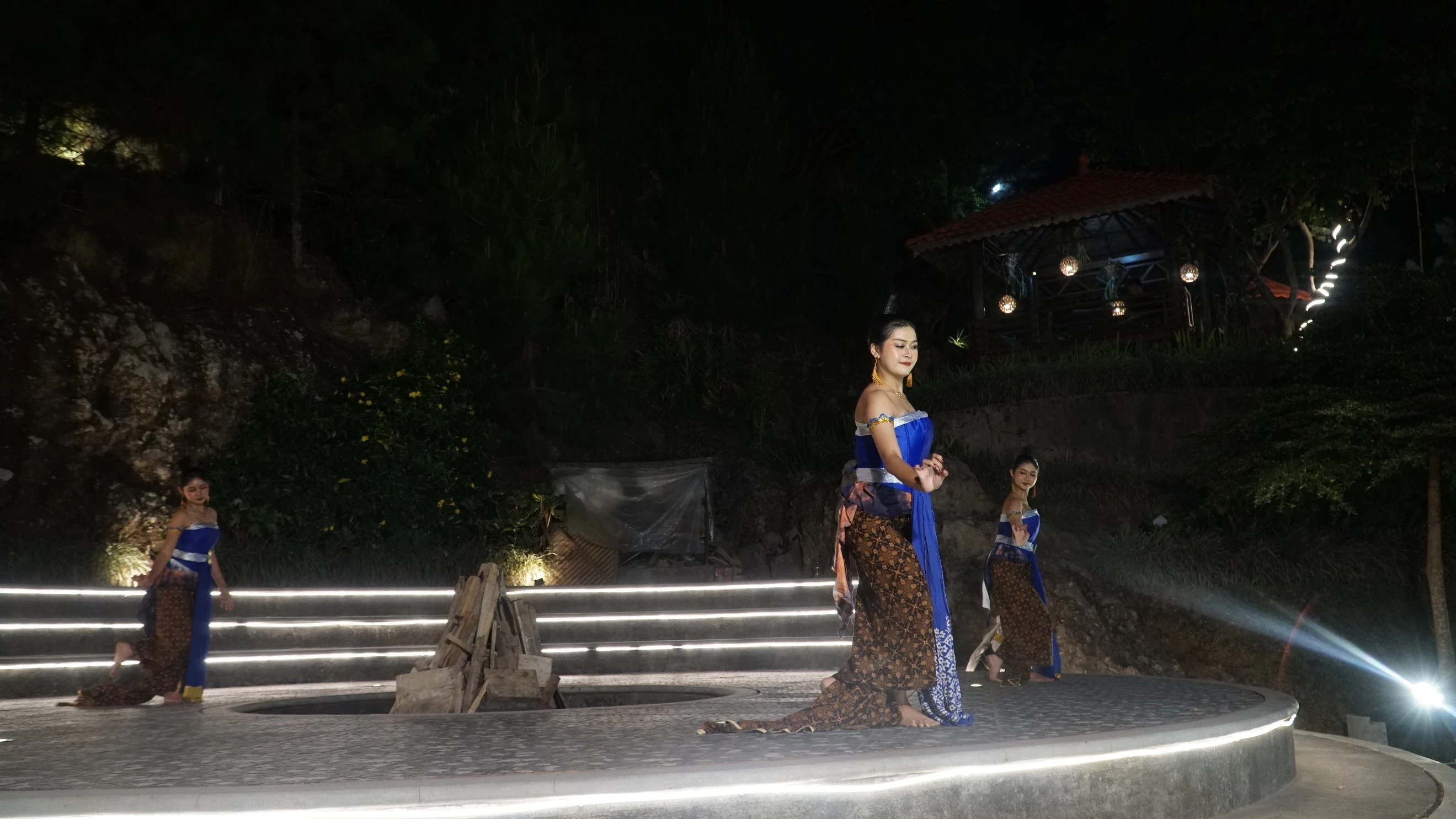 Pertunjukan Sendratari Ramayana di Garden Dinner Tawangmangu Nava Hotel