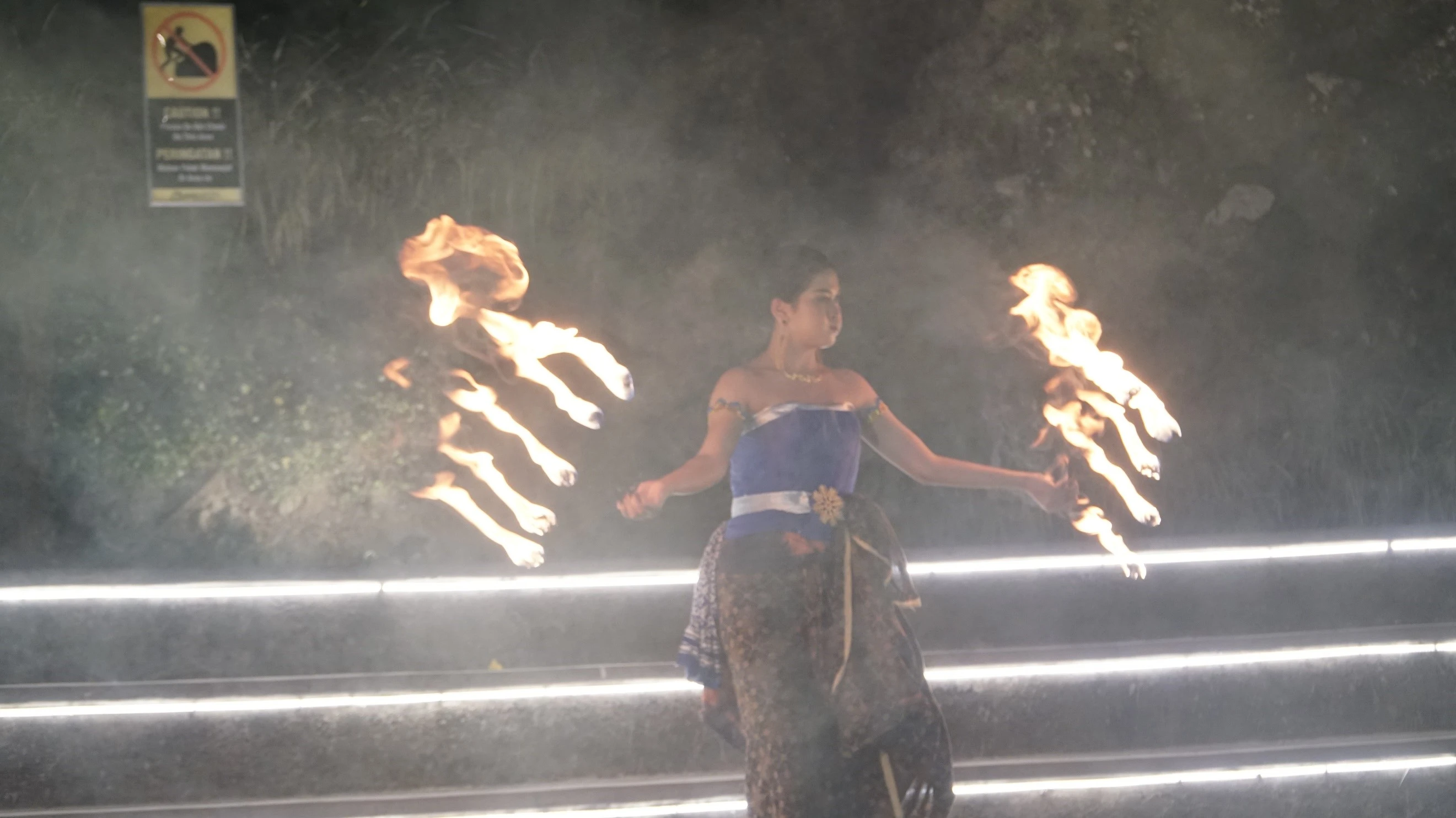 Atraksi Fire Dance Bonfire Session Garden Dinner Tawangmangu