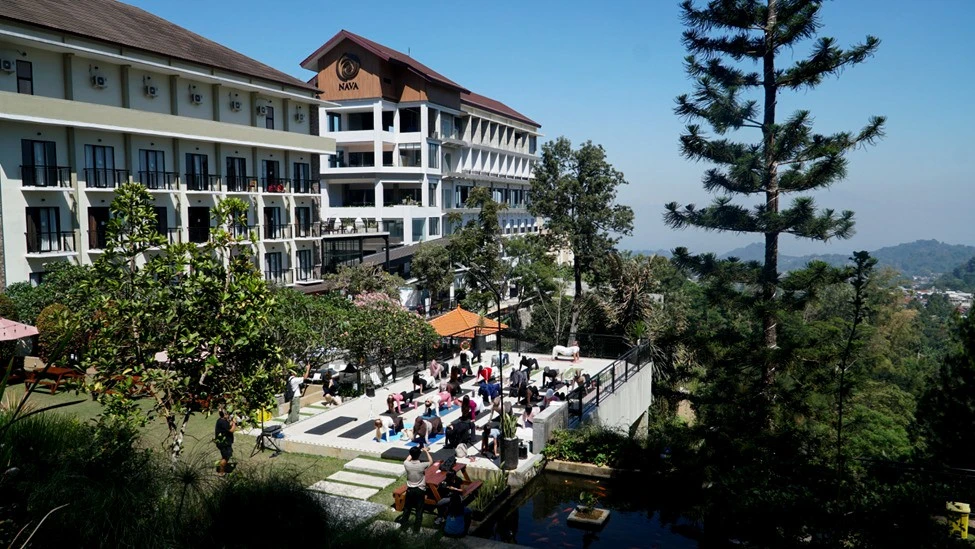 Teras kelas pilates di hotel Tawangmangu Nava